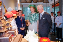 Nhà vua Bỉ cùng Hoàng hậu ghé thăm trường dạy nghề bánh miễn phí ở TPHCM