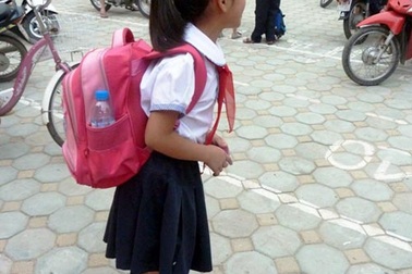 Tá hỏa tìm cặp siêu nhẹ, chống gù lưng cho con