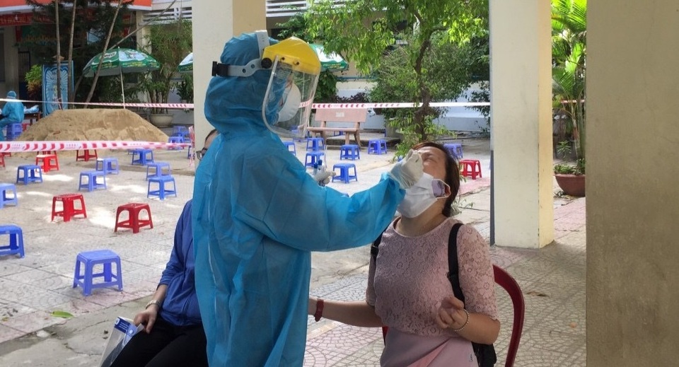 Đà Nẵng: Xét nghiệm gần 1.500 người liên quan đám tang có 3 ca Covid-19 - 2 Đà Nẵng: Xét nghiệm gần 1.500 người liên quan đám tang có 3 ca Covid-19 - 2