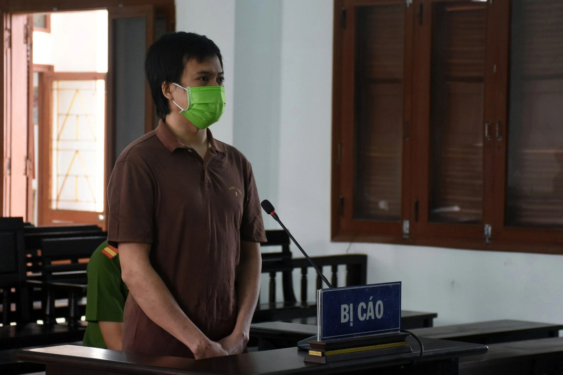 Lĩnh 9 năm tù vì đưa người Trung Quốc nhập cảnh trái phép - 1 Lĩnh 9 năm tù vì đưa người Trung Quốc nhập cảnh trái phép - 1