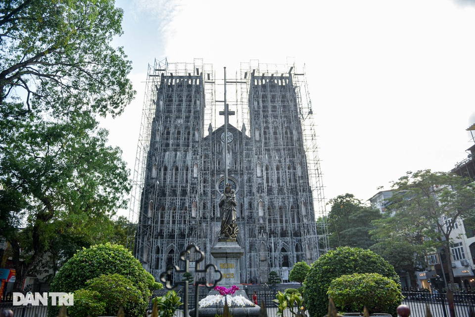 Những hình ảnh cuối cùng của Nhà thờ lớn Hà Nội trước ngày khoác áo mới - 8 Những hình ảnh cuối cùng của Nhà thờ lớn Hà Nội trước ngày khoác áo mới - 8