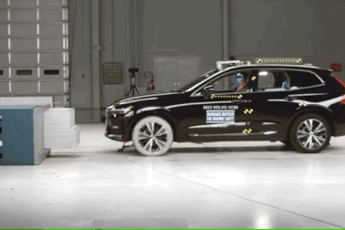 Chỉ có 3 mẫu SUV hạng sang đạt kết quả tốt trong thử nghiệm mới của IIHS