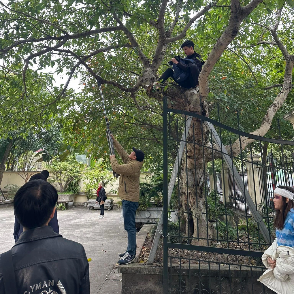 NSND Lan Hương kể chuyện ngồi bán tải quay cảnh chạy xe máy gây sốt mạng - 3 NSND Lan Hương kể chuyện ngồi bán tải quay cảnh chạy xe máy gây sốt mạng - 3