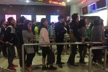 Rạp chiếu phim quá tải, chật cứng khách ngày Valentine