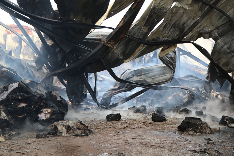 5.000 m2 nhà xưởng công ty giấy cháy rụi - 1