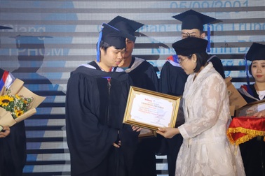 50 thủ khoa, á khoa đại học nhận học bổng vượt khó 2019