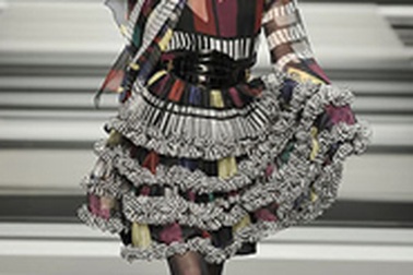 Bay bổng Elie Saab