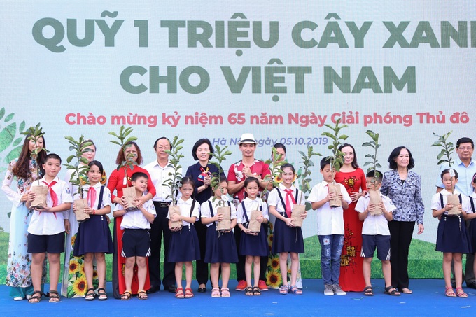  “Qũy 1 triệu cây xanh cho Việt Nam” lan tỏa tình yêu thiên nhiên, môi trường đến với học sinh - Ảnh 1.