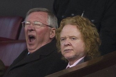 Sir Alex chán đời, ngáp ngắn ngáp dài xem MU thi đấu