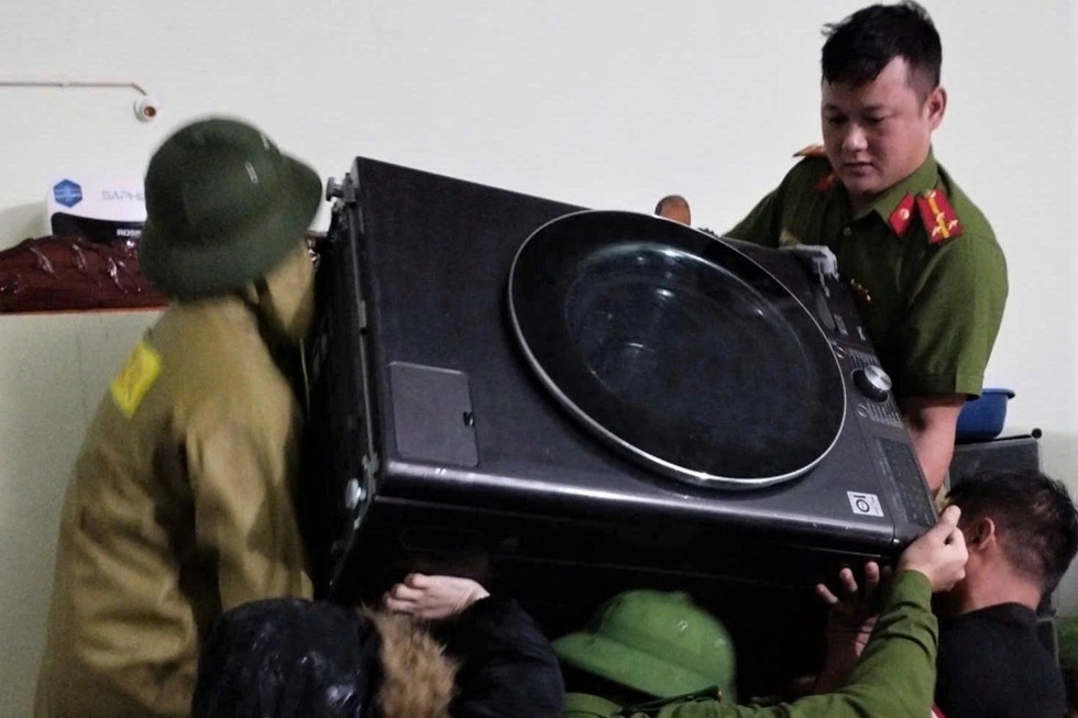 Mưa lớn chuyển hướng, đến lượt Hà Tĩnh và Quảng Trị chạy lũ - 2 Mưa lớn chuyển hướng, đến lượt Hà Tĩnh và Quảng Trị chạy lũ - 2