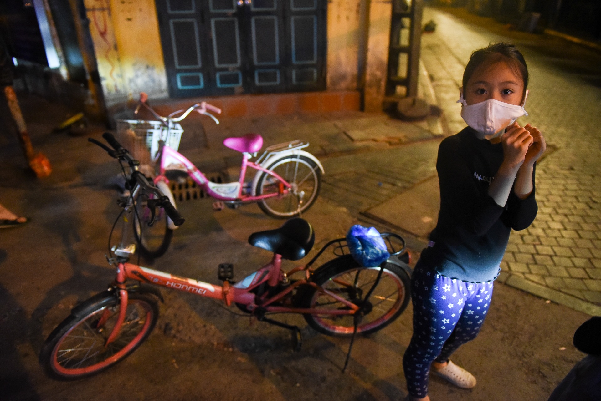 Phố cổ Hà Nội tĩnh mịch lạ thường trong những ngày chống dịch Covid-19 - 11