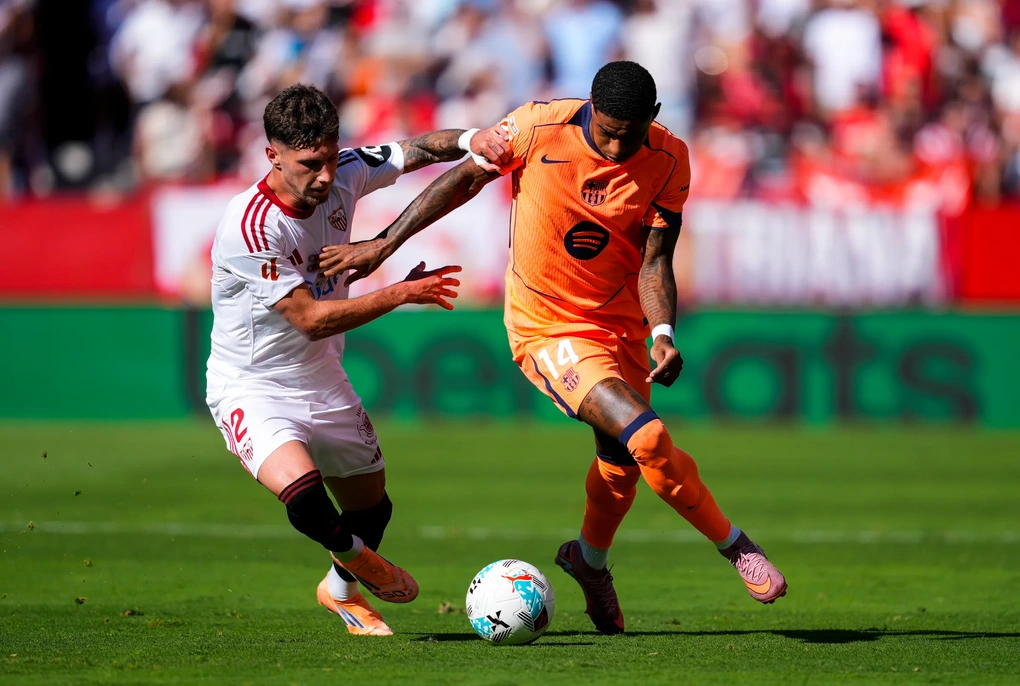 Thua đậm Sevilla, Barcelona mất ngôi đầu bảng vào tay Real Madrid - 3 Thua đậm Sevilla, Barcelona mất ngôi đầu bảng vào tay Real Madrid - 3
