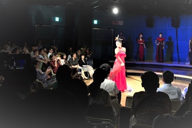 Bạn bè Nhật Bản thích thú trải nghiệm văn hóa Việt Nam