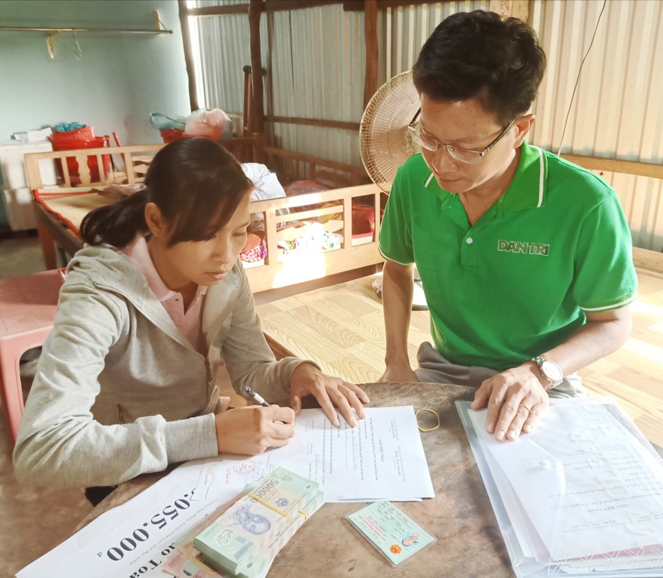 Người đàn ông có bộ da như da cá sấu được bạn đọc giúp đỡ hơn 93 triệu đồng - 2 Người đàn ông có bộ da như da cá sấu được bạn đọc giúp đỡ hơn 93 triệu đồng - 2