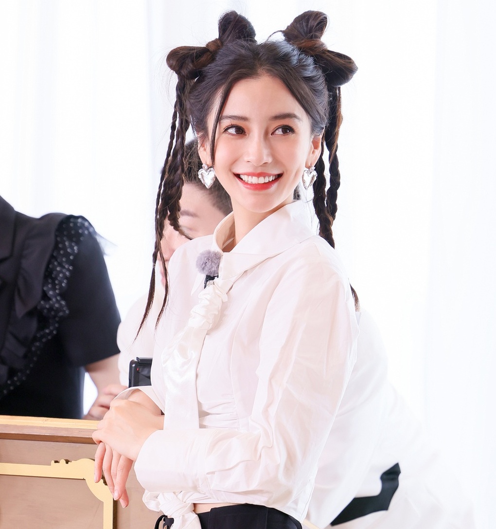Vừa rục rịch trở lại, Angelababy lại đối mặt sóng gió thị phi mới - 1 Vừa rục rịch trở lại, Angelababy lại đối mặt sóng gió thị phi mới - 1