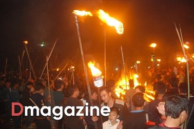 Điều đặc biệt ở ngôi làng đốt đuốc, rước lửa thiêng về nhà