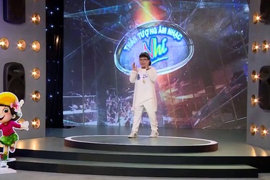 Bích Phương chia sẻ cảm xúc khi lần đầu ngồi ghế nóng.