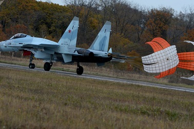 Ngắm dàn máy bay hiện đại bên trong đơn vị không quân danh tiếng của Nga