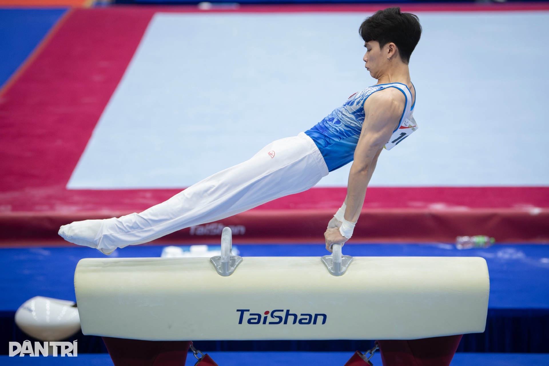 Khánh Phong nghẹn ngào nhớ về người cha quá cố sau tấm HCV đầy cảm xúc - 2