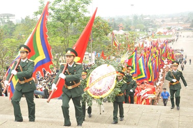 Thành kính dâng hương tưởng niệm các vua Hùng