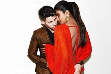 Hoa hậu Thế giới Priyanka nói về tin đồn rạn nứt với chồng kém 10 tuổi