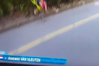 VĐV đua xe đạp ngã gãy cổ