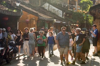 Hội An bừng sức sống sau bão lũ, nhộn nhịp đón khách du lịch trở lại