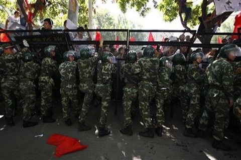 Hàng ngàn người bao vây sứ quán Nhật tại Bắc Kinh