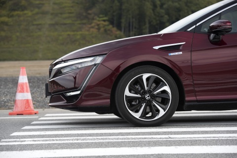 Xe xanh Honda Clarity FCV và Clarity PHEV tung hoành đường đua Twin Ring Motegi