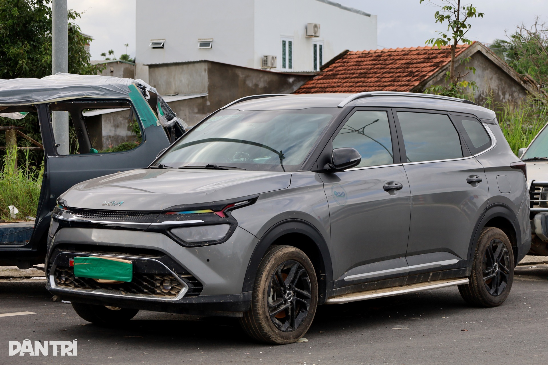 Hàng trăm ô tô lại nối đuôi nhau lên cầu tránh lũ, người đi đường bất ngờ - 8 Hàng trăm ô tô lại nối đuôi nhau lên cầu tránh lũ, người đi đường bất ngờ - 8