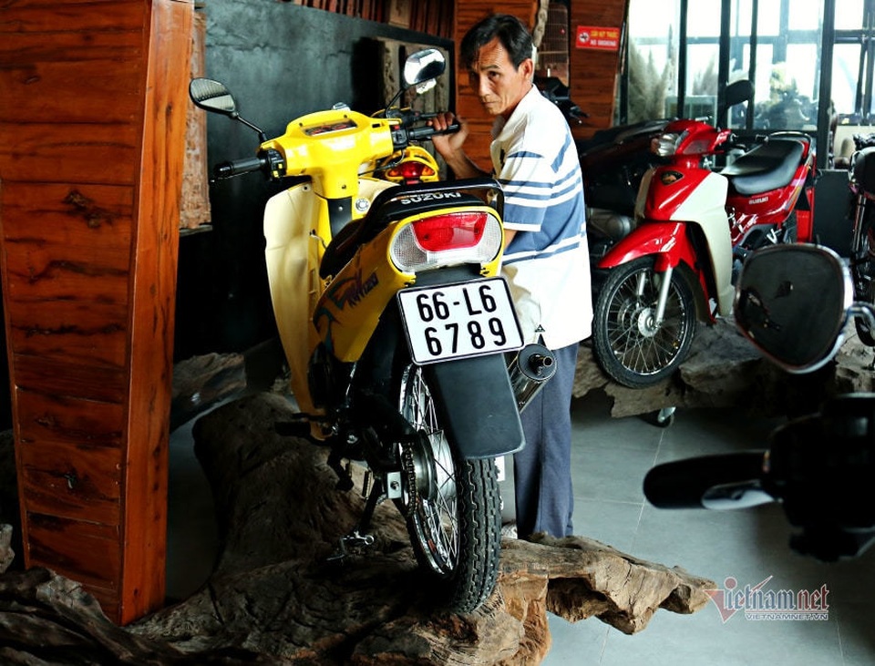 Đại gia miền Tây có 500 xe mô tô biển số siêu đẹp, thuê người chăm mỗi ngày - 6 Đại gia miền Tây có 500 xe mô tô biển số siêu đẹp, thuê người chăm mỗi ngày - 6