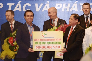 FrieslandCampina Việt Nam trao tặng 60 con bò cho Hội Chữ Thập Đỏ Việt Nam