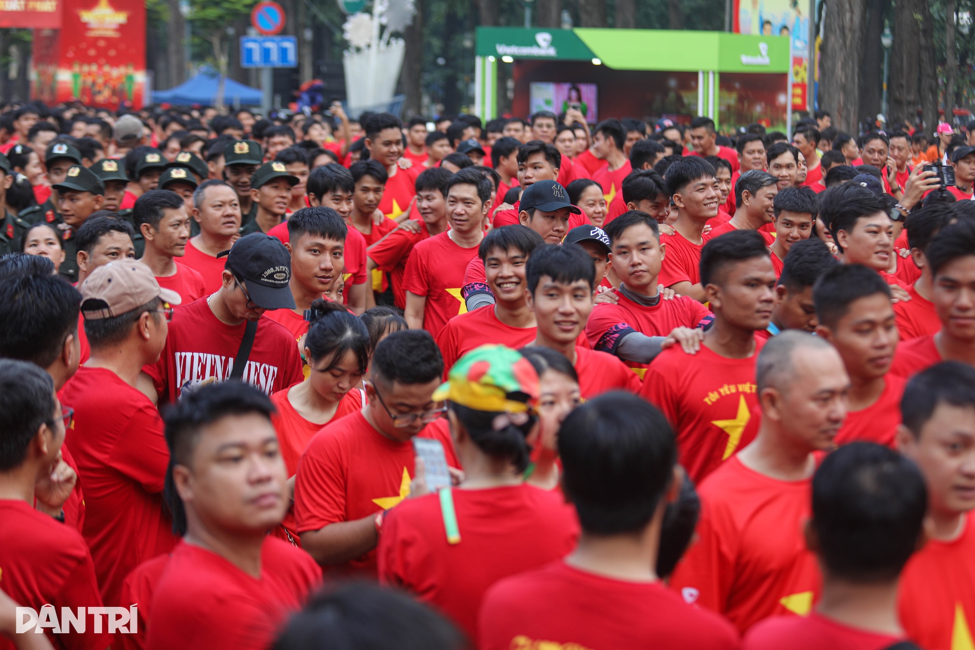 6.000 người đi bộ hưởng ứng chương trình Cùng Việt Nam tiến bước - 7 6.000 người đi bộ hưởng ứng chương trình Cùng Việt Nam tiến bước - 7