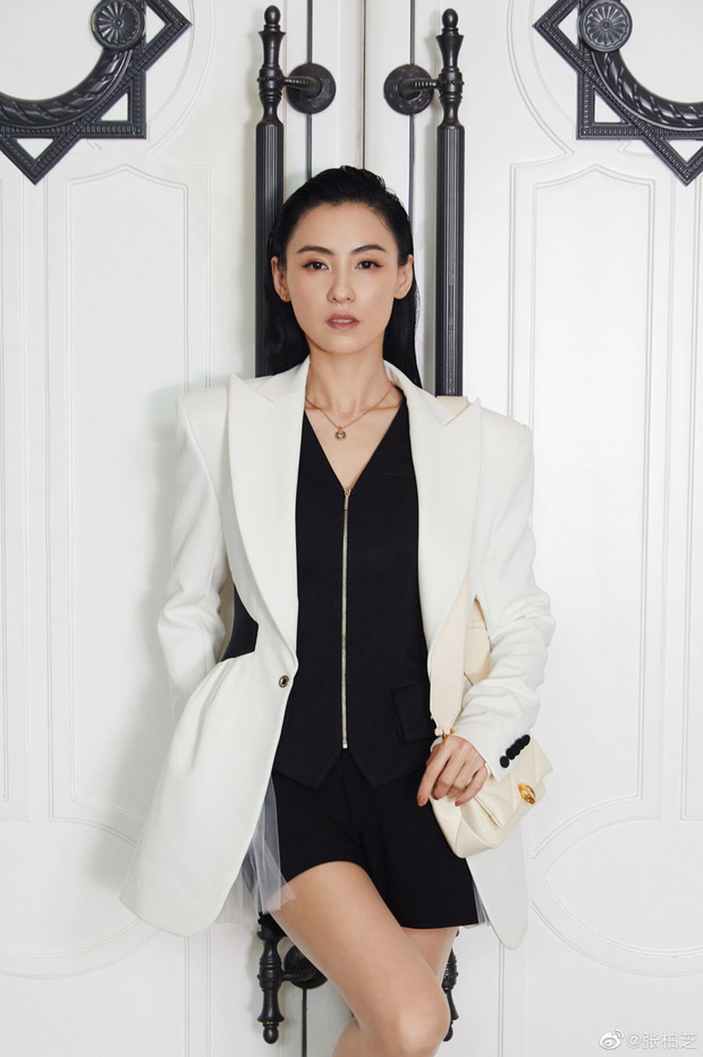 Trương Bá Chi sở hữu dáng vóc mướt mát, làn da sáng mịn - 13