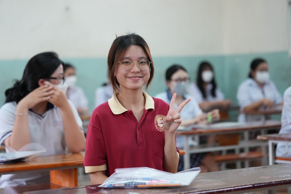 Chiều nay, sĩ tử hồi hộp bước vào thi môn Toán sau sự dễ thở của đề Văn - 5 Chiều nay, sĩ tử hồi hộp bước vào thi môn Toán sau sự dễ thở của đề Văn - 5