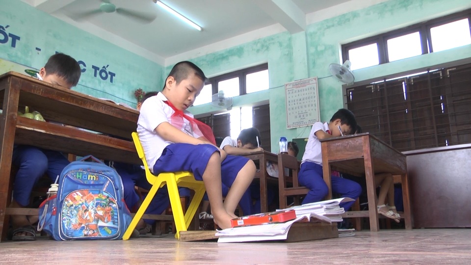 Cậu học trò 9 tuổi viết ước mơ bằng đôi chân tật nguyền - 5 Cậu học trò 9 tuổi viết ước mơ bằng đôi chân tật nguyền - 5