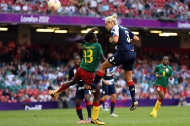 Vương quốc Anh và Mỹ giành chiến thắng đậm đà