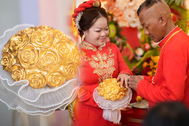 Bên chồng khi tay trắng, cô dâu Bình Dương nhận sổ đỏ, bó hoa 11 cây vàng