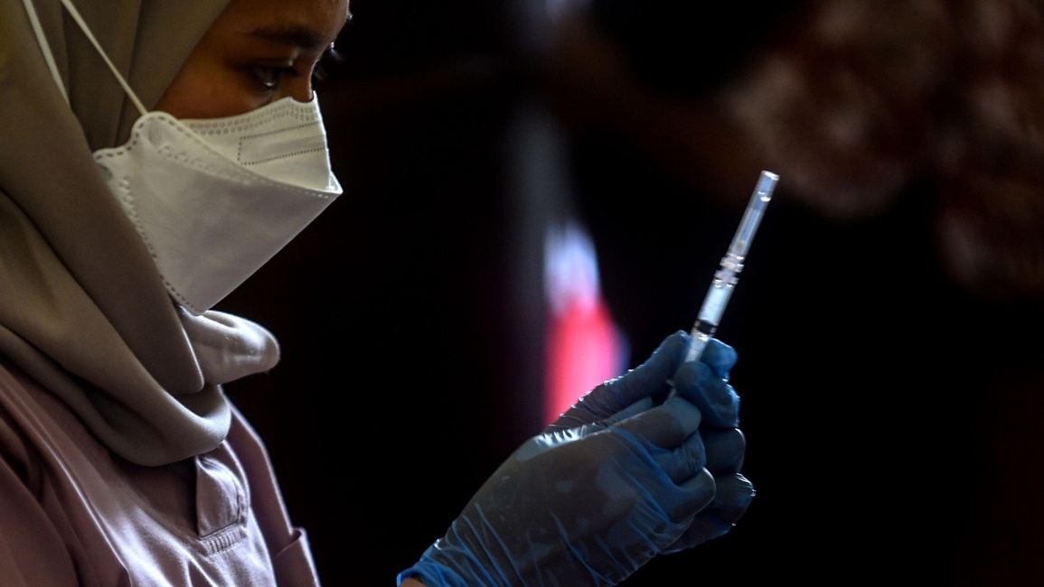Người đàn ông nhận tiêm hộ 17 mũi vaccine Covid-19 để... kiếm tiền - 2 Người đàn ông nhận tiêm hộ 17 mũi vaccine Covid-19 để... kiếm tiền - 2