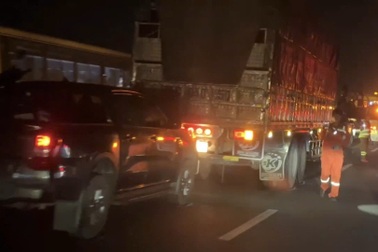 6 ô tô tông liên hoàn trên cao tốc TPHCM - Trung Lương, giao thông ùn ứ