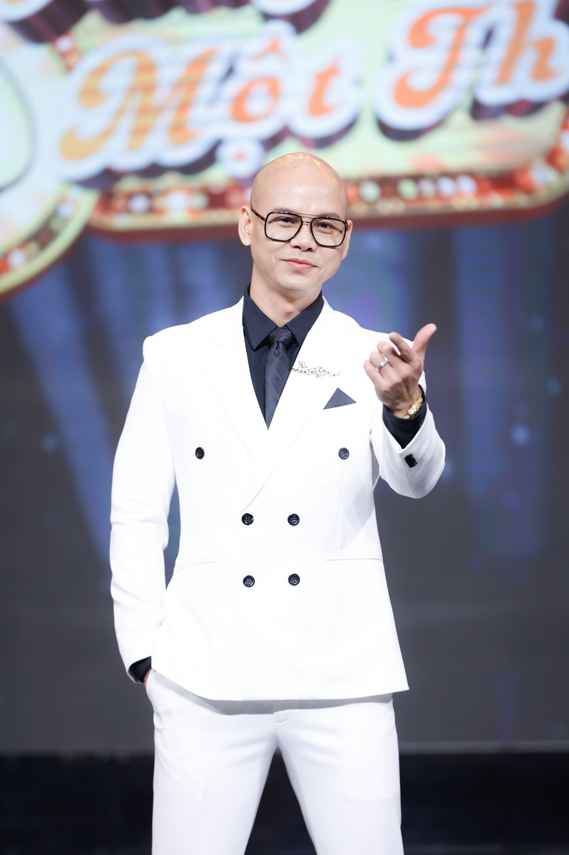 Phan Đinh Tùng: Tôi từng phải mượn giấy tờ nhà của ba mẹ để vay nợ - 2 Phan Đinh Tùng: Tôi từng phải mượn giấy tờ nhà của ba mẹ để vay nợ - 2