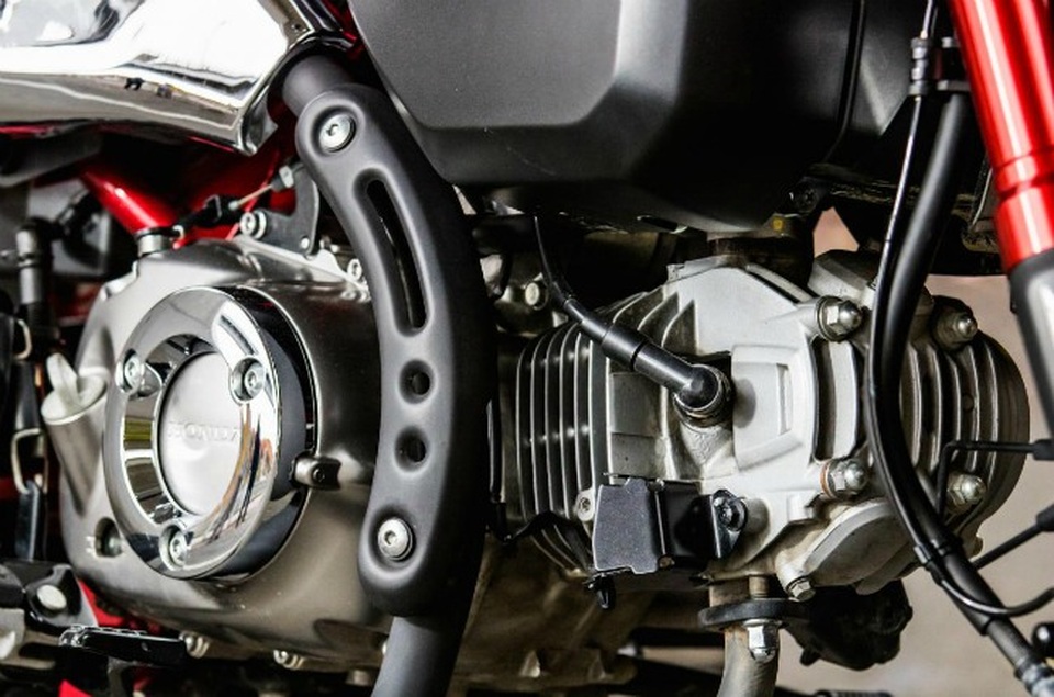 Đẹp lung linh xế khỉ Honda Monkey giữa mùa lá rụng - 16 Đẹp lung linh xế khỉ Honda Monkey giữa mùa lá rụng - 16
