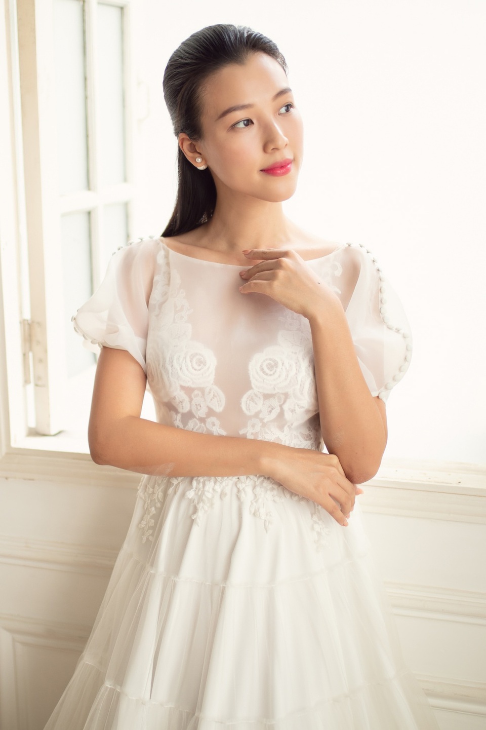 Á hậu Hoàng Oanh muốn độc lập kinh tế với chồng Tây sau kết hôn - 9 Á hậu Hoàng Oanh muốn độc lập kinh tế với chồng Tây sau kết hôn - 9