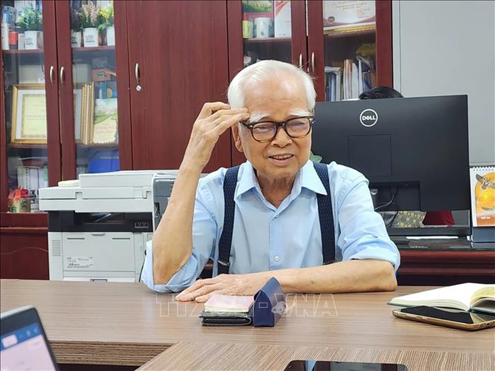 Người thầy miệt mài xây dựng trường học hạnh phúc - 1