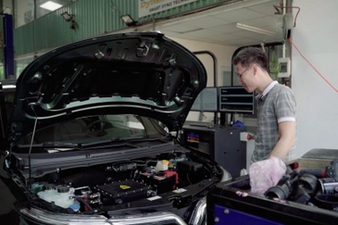 Dùng máy Dyno "test" xe VinFast VF e34: Ô tô điện vận hành khác xe xăng thế nào?