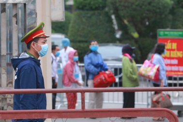 Người dân "xóm chạy thận" trong những ngày thực hiện cách ly toàn xã hội