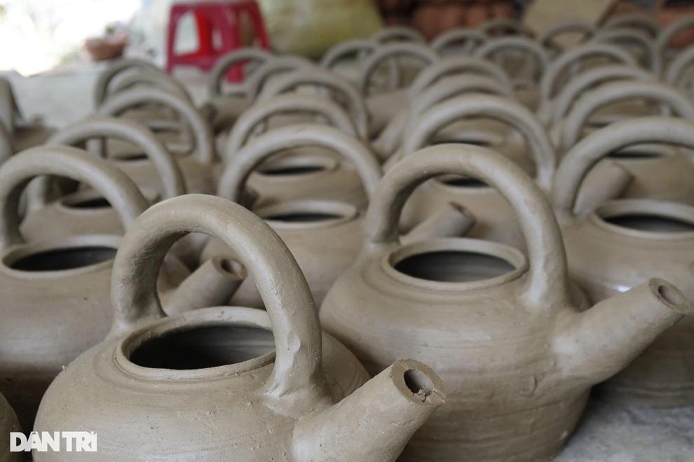 Thợ gốm truyền thống Vân Sơn sống lay lắt với nghề - 5 Thợ gốm truyền thống Vân Sơn sống lay lắt với nghề - 5