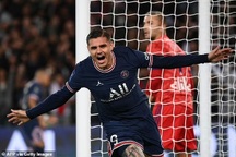 Messi hụt siêu phẩm, Icardi hóa người hùng giúp PSG thắng Lyon