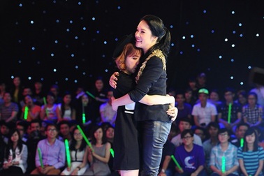 Giọng hát Việt 2015: "Cô hạt tiêu" Phùng Khánh Linh và chiếc tủ quần áo huyền thoại