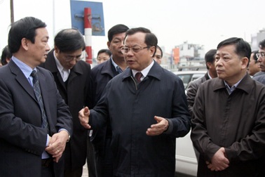 Bí thư Hà Nội thị sát nhà siêu méo trên đường “đắt nhất hành tinh”